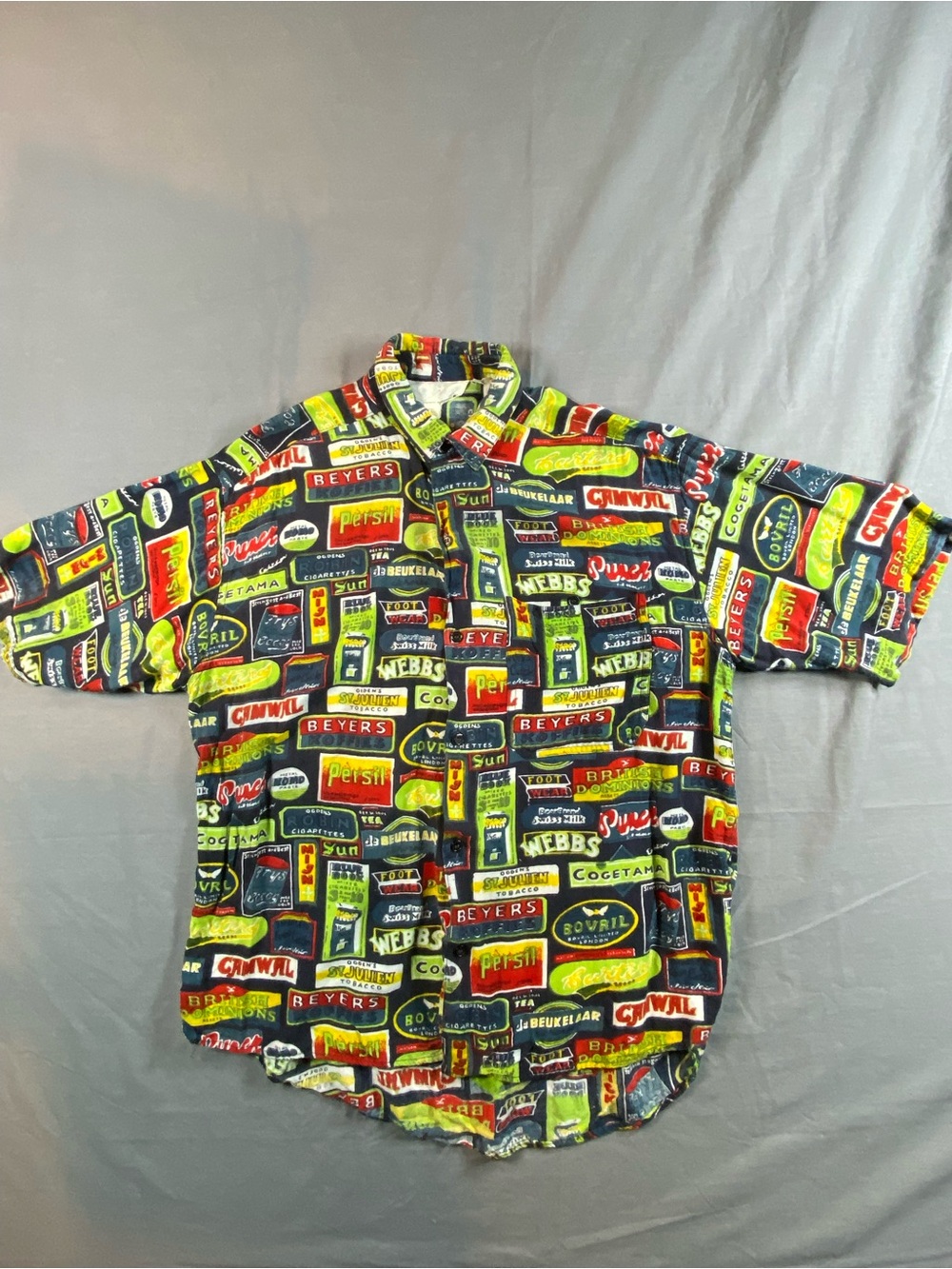 Vintage Men's Short-Sleeve Button-Up sponsor Shirt in Multicolor